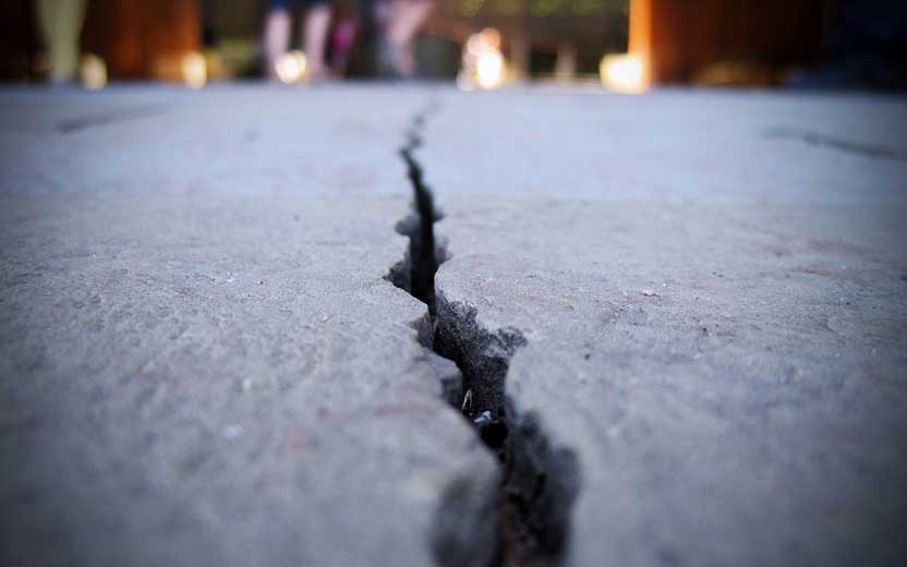 crack in cement slip and fall