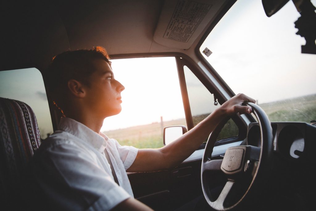 Los accidentes causados ​​por conductores adolescentes pueden dificultar la determinación de quién es responsable.