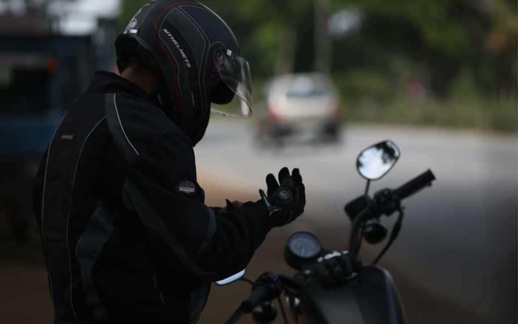 Manejar una motocicleta puede ser divertido, pero también lo pone en riesgo de sufrir estas lesiones comunes en motocicletas.