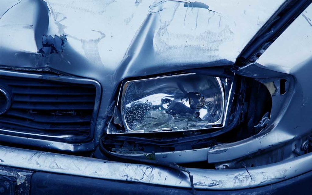 Imagen: Faro de accidente automovilístico: las lesiones por accidentes automovilísticos pueden tener un impacto duradero.